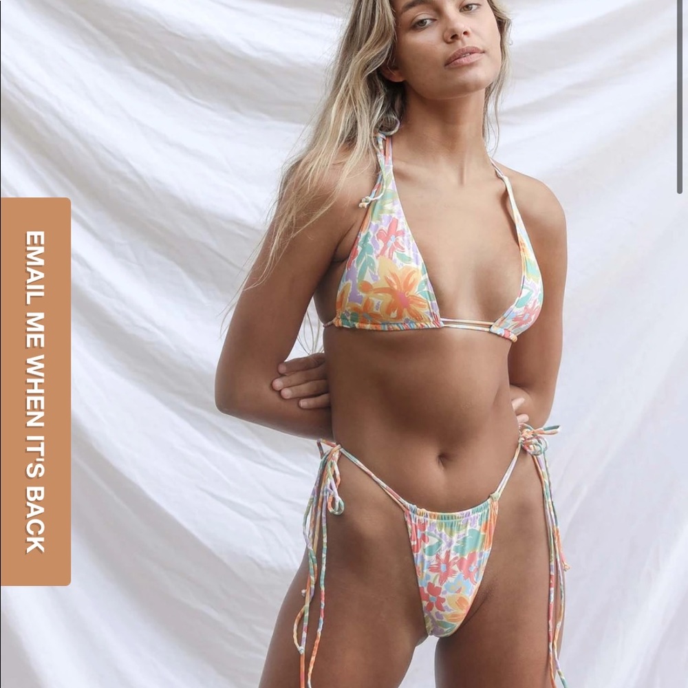 XS Stone Fox Swim Flores top in Floral.
